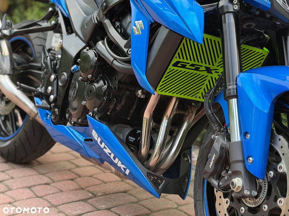 Suzuki GSX - 12