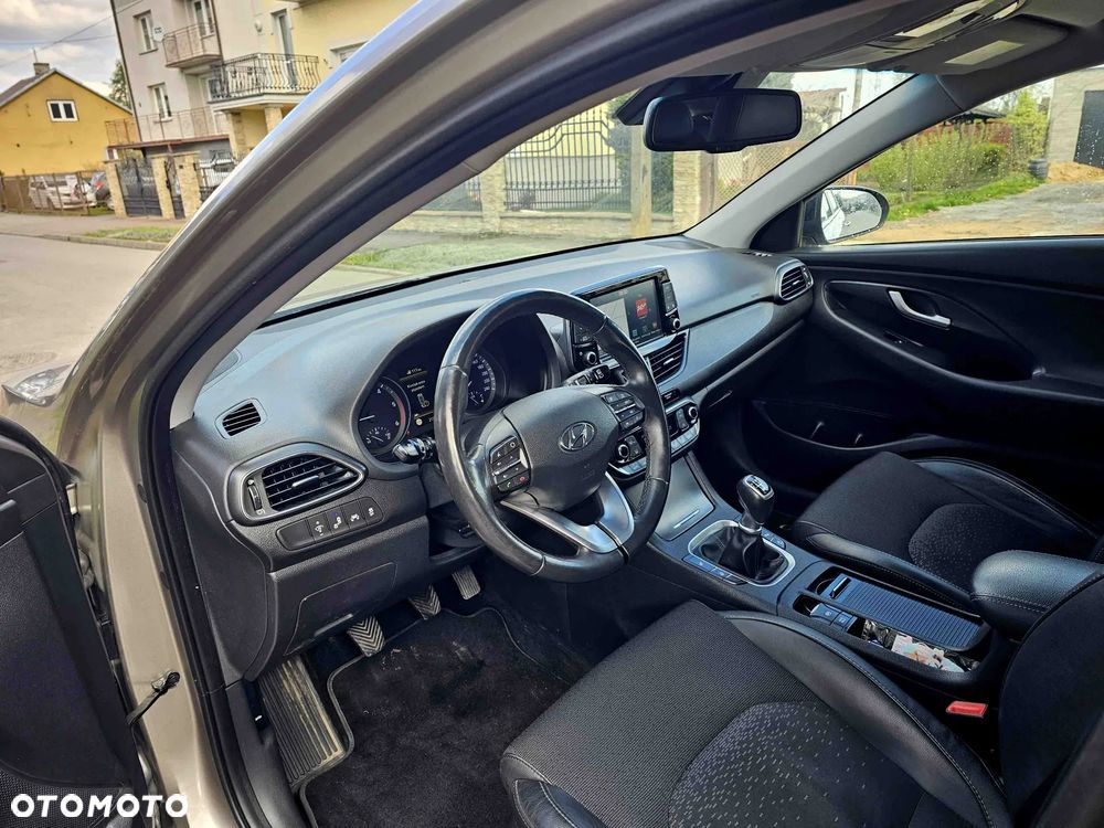 Hyundai i30 blue 1.6 CRDi Premium - 16