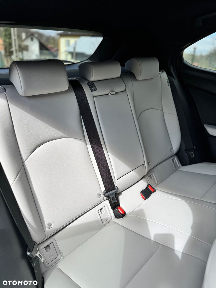 Lexus UX - 14