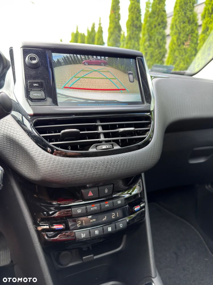 Peugeot 208 1.2 PureTech Allure S&S EAT6 - 22