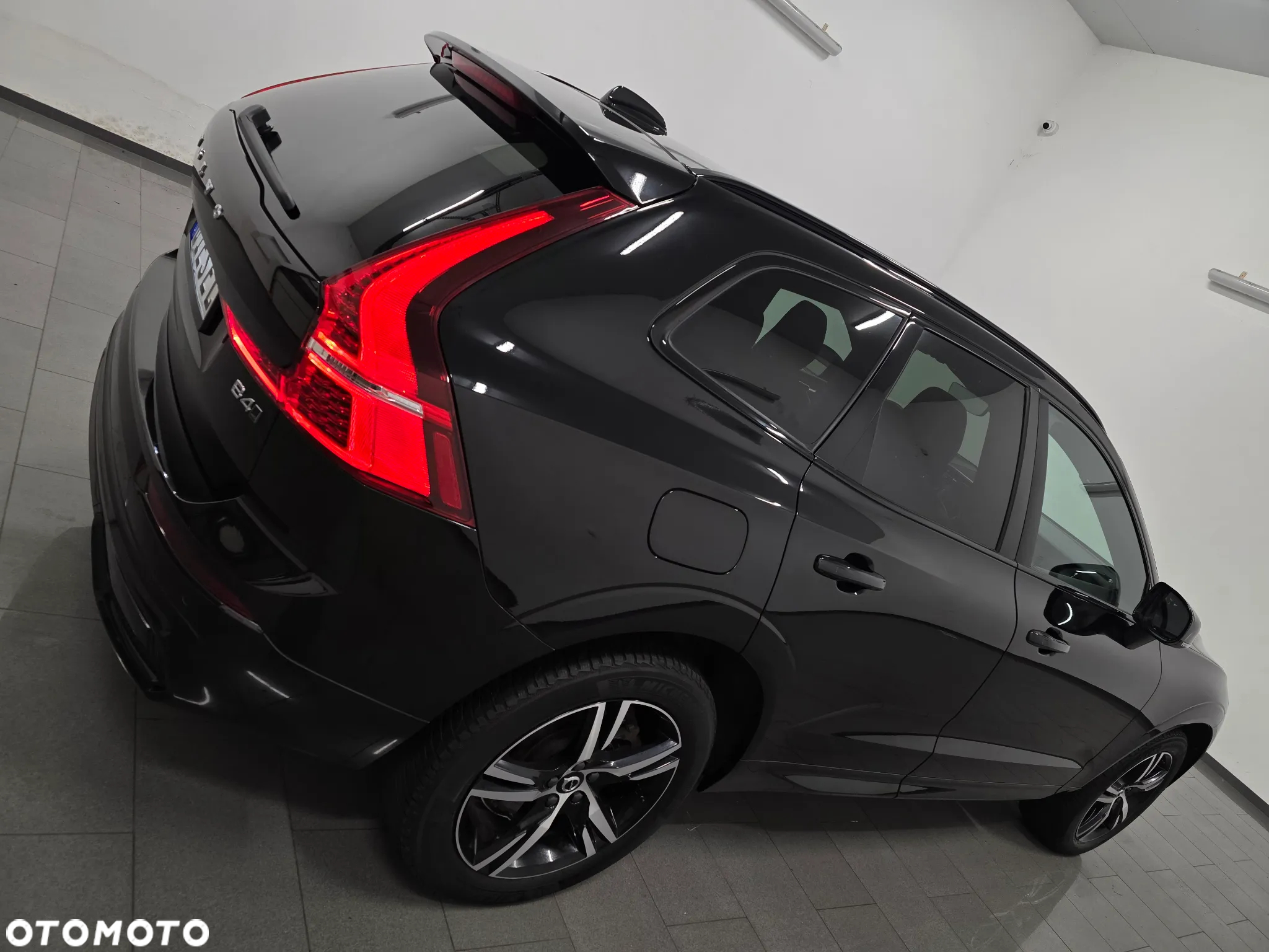 Volvo XC 60 B4 D AWD Plus Dark - 35
