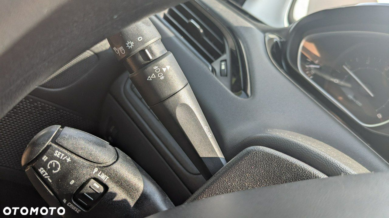 Peugeot 208 - 25