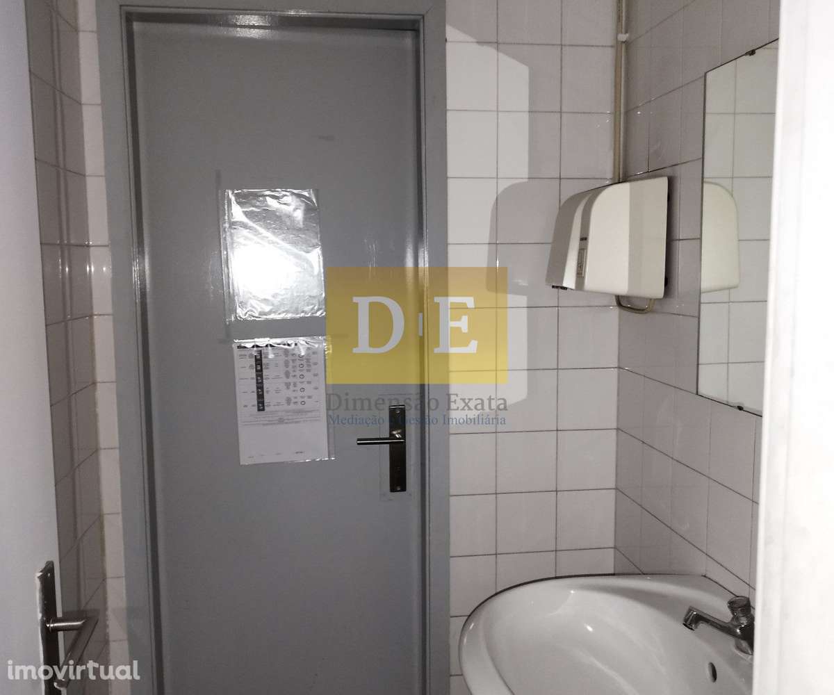 Espaço comercial com rentabilidade à venda na Rua do Amial, Porto - Grande imagem: 3/6