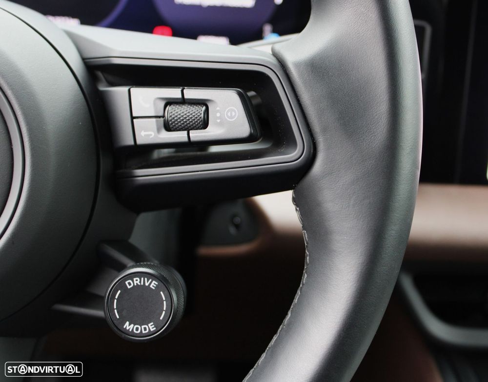 Porsche Macan Electric 4 - 30