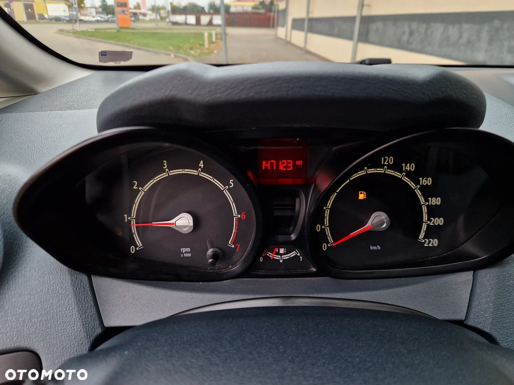 Ford Fiesta 1.4 Champions Edition - 38