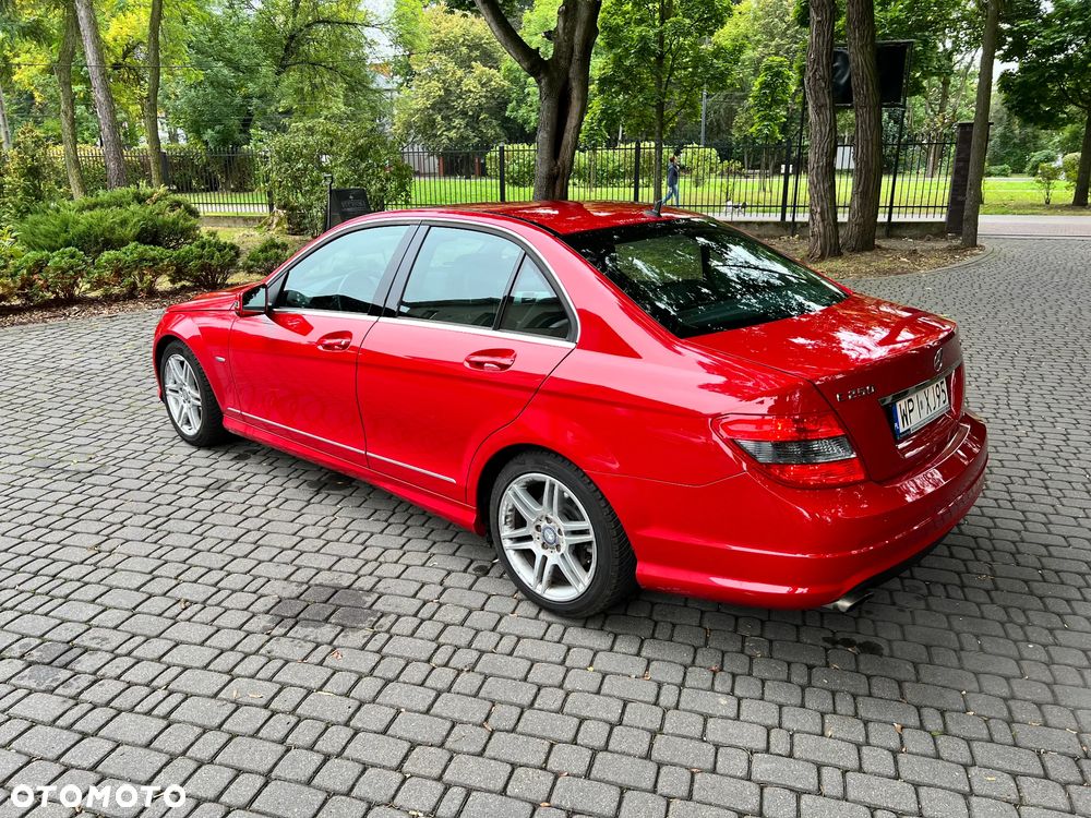 Mercedes-Benz Klasa C 250 CGI BlueEff Avantgarde - 4