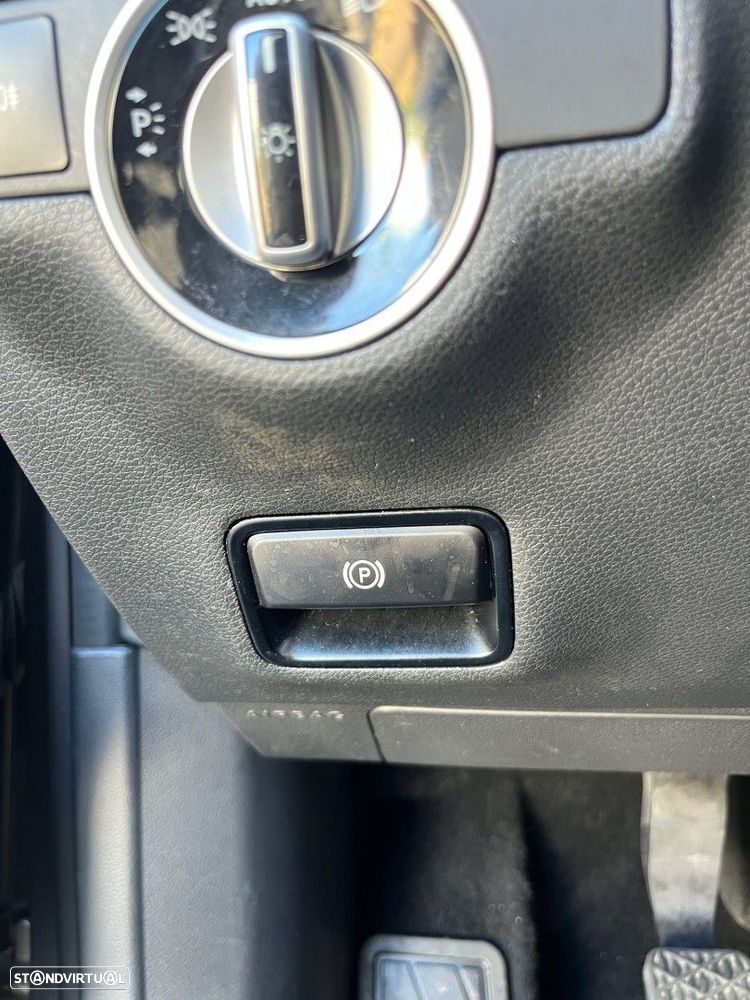 Mercedes-Benz CLA 200 d Shooting Brake - 30