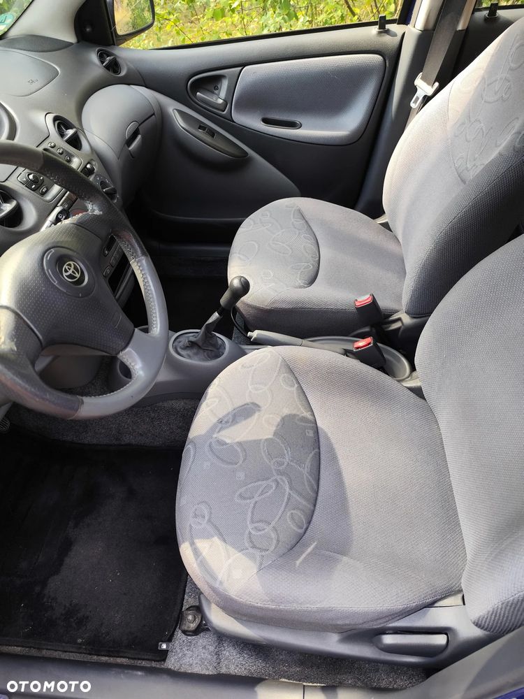 Toyota Yaris 1.0 Luna - 11