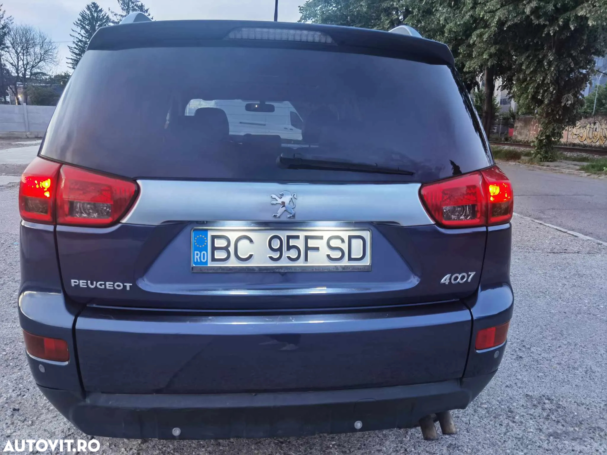 Peugeot 4007 - 9