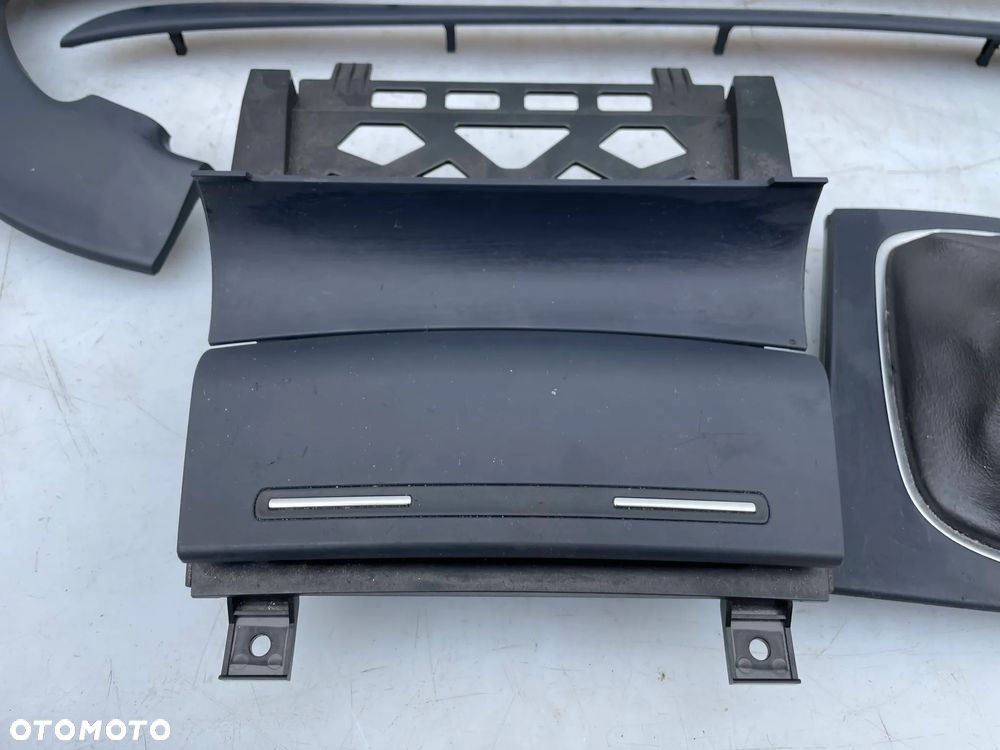 DEKORY POPIELNICZKA LISTWY MIESZEK AUDI A3 8P 3D GRANATOWE NIEBIESKI - 4