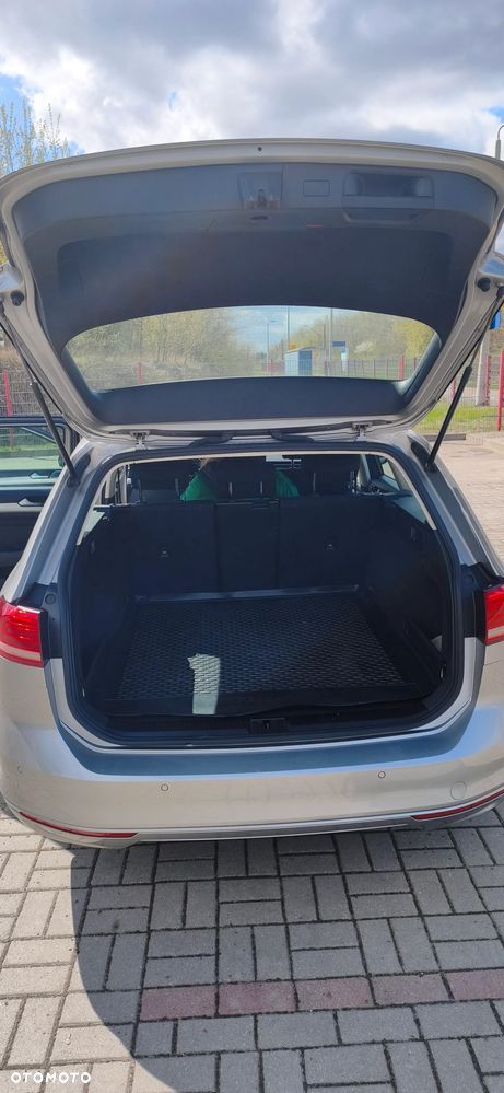 Volkswagen Passat 2.0 TDI SCR Comfortline - 11