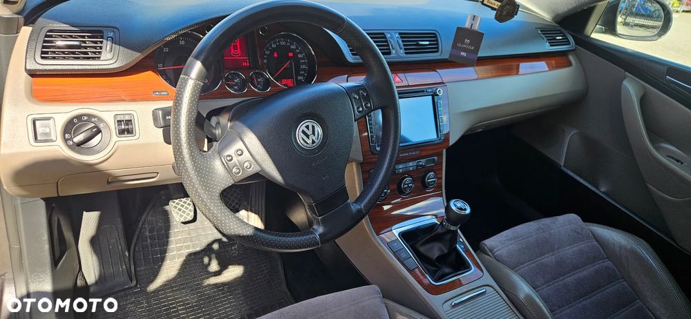 Volkswagen Passat 2.0 TDI Comfortline - 6