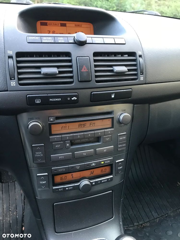 Toyota Avensis 2.0 D-4D Combi Executive - 23