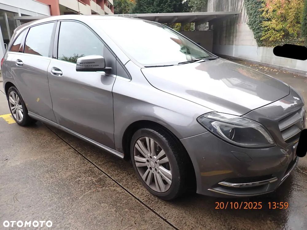Mercedes-Benz Klasa B 220 4-Matic - 1