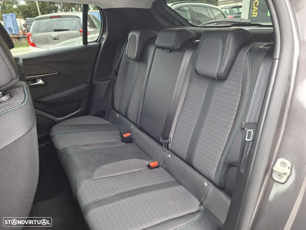 Peugeot 208 PureTech 130 EAT8 Allure - 31