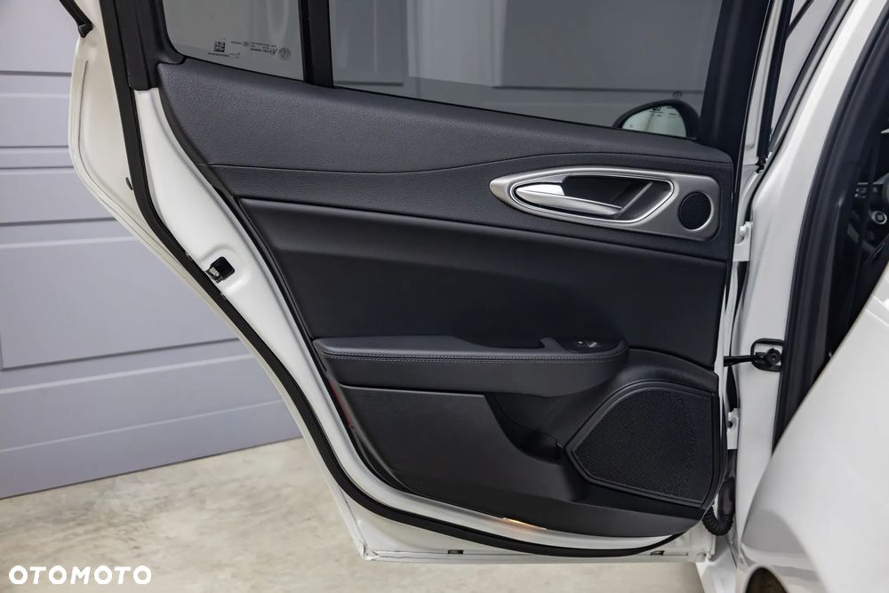 Alfa Romeo Giulia 2.0 Turbo 16V AT8-Q4 Veloce - 33