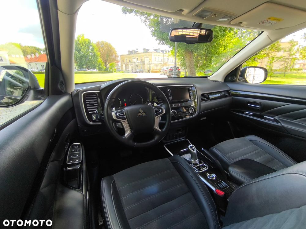 Mitsubishi Outlander 2.0 4WD Plus - 21