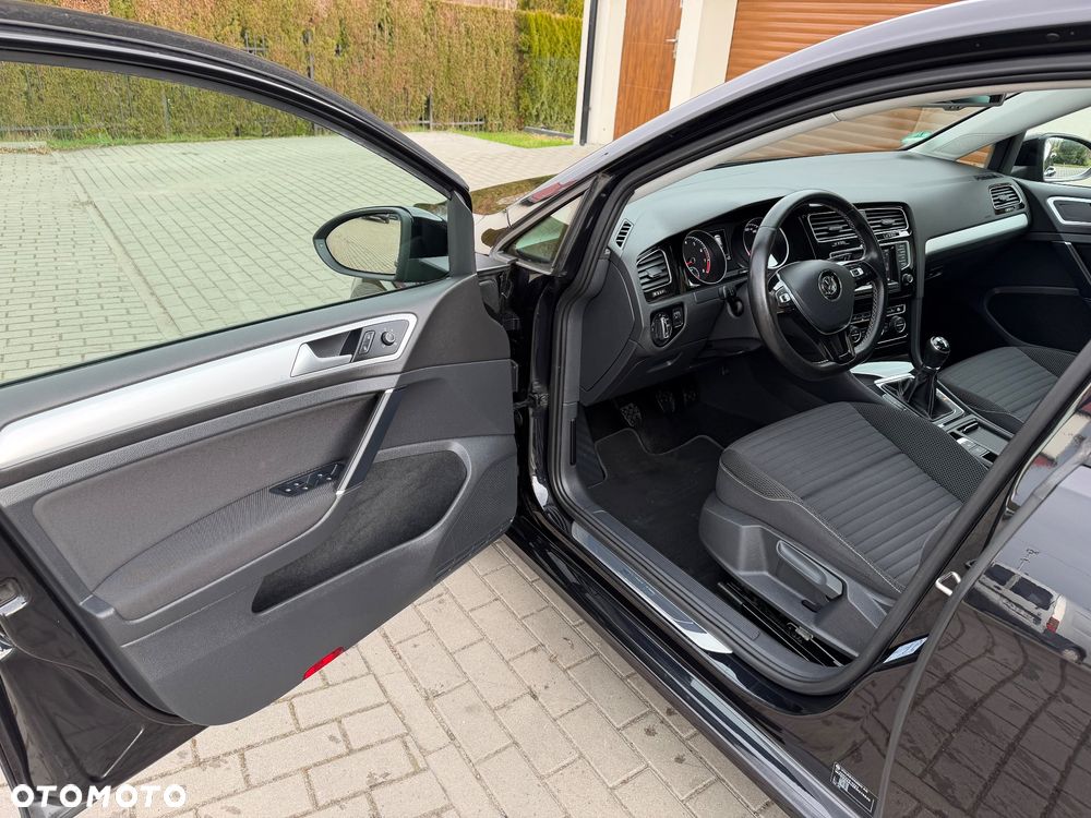 Volkswagen Golf - 23