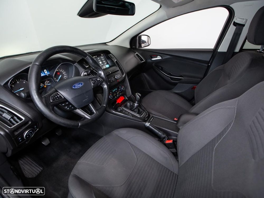 Ford Focus SW - 8