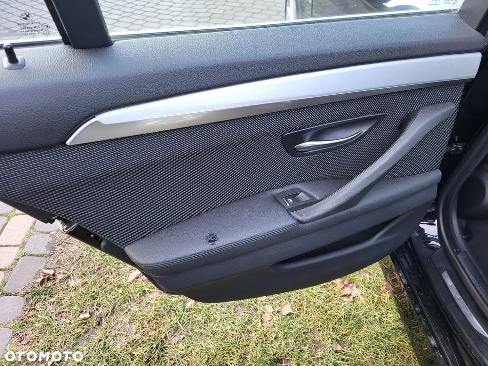 BMW Seria 5 528i - 12