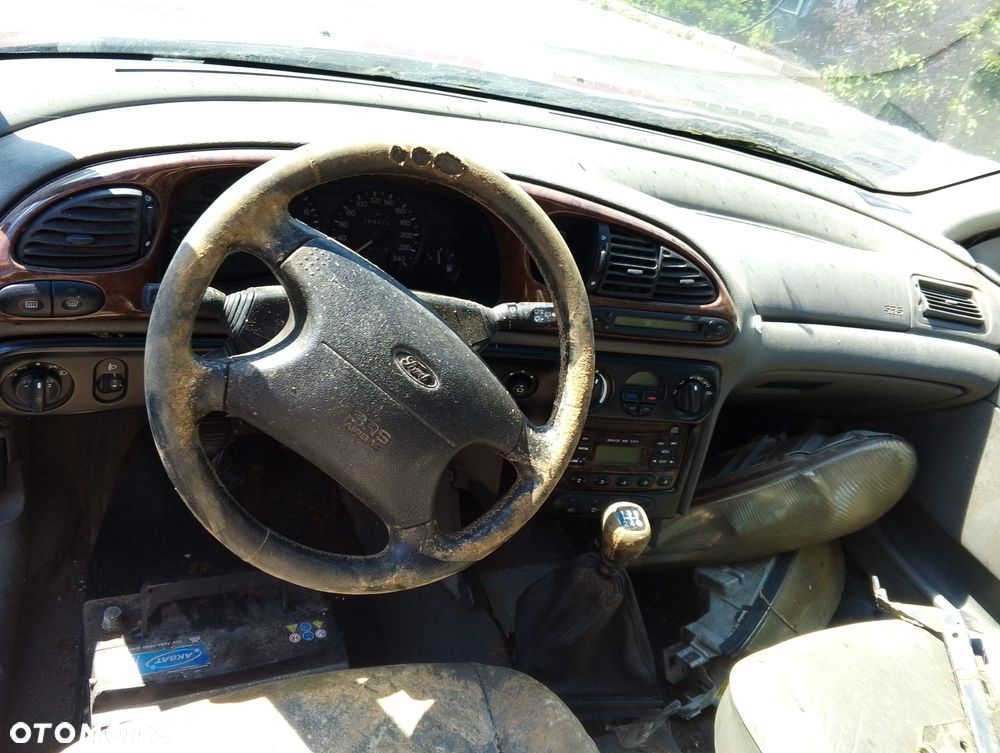 Ford Mondeo Mk2 ST24 Ghia (97-00r.) 2.5 B 170KM. Silnik SEA  (lub: 4077179) Skrzynia RMXS7R-7002-EA (RMXS7R 7002 EA) (RMXS7R7002EA), MTX75 lakier Pepper Red (Metallic).Cały na części. GWARANCJA !!!  Przód Tył Zestaw Komplet Drzwi Klapa Zderzak Błotnik Maska Grill Atrapa Szyba Pas Lampa Lusterko Boczki Fotel Kanapa Kokpit Deska Rozdzielcza Przełącznik Włącznik Sterownik Przewody Wiązka Instalacja Moduł Komputer Czujnik Listwa Pompa Alternator Wtryski Głowica Rozrusznik Kompresor Sprzęgło Dwumas Silnik Skrzynia ABS Klimatyzacji Paliwa Wspomagania Kolektor Turbina Przepustnica Zawór Chłodnica Koło Hak Belka Sanki Zawieszenie Mcpherson Półoś Amortyzator Wydech Tłumik Zacisk Most - 6