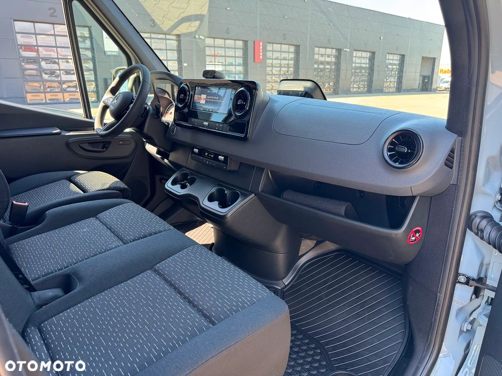 Mercedes-Benz Sprinter - 11