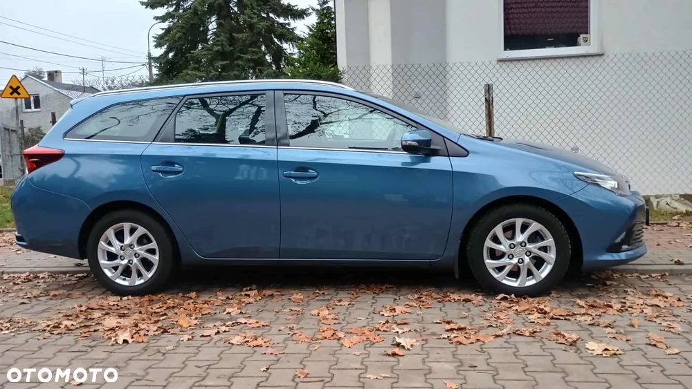 Toyota Auris 1.6 Premium - 6