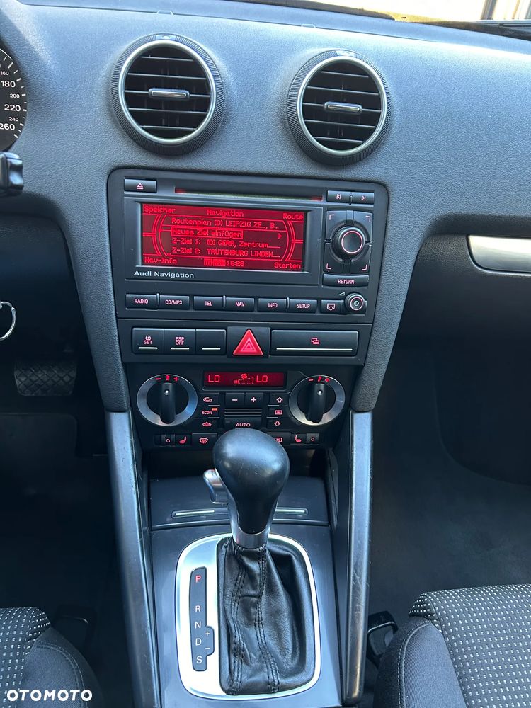 Audi A3 Sportback 2.0 TDI DPF (DSG) S tronic Ambiente - 11