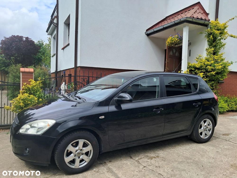 Kia Ceed - 1