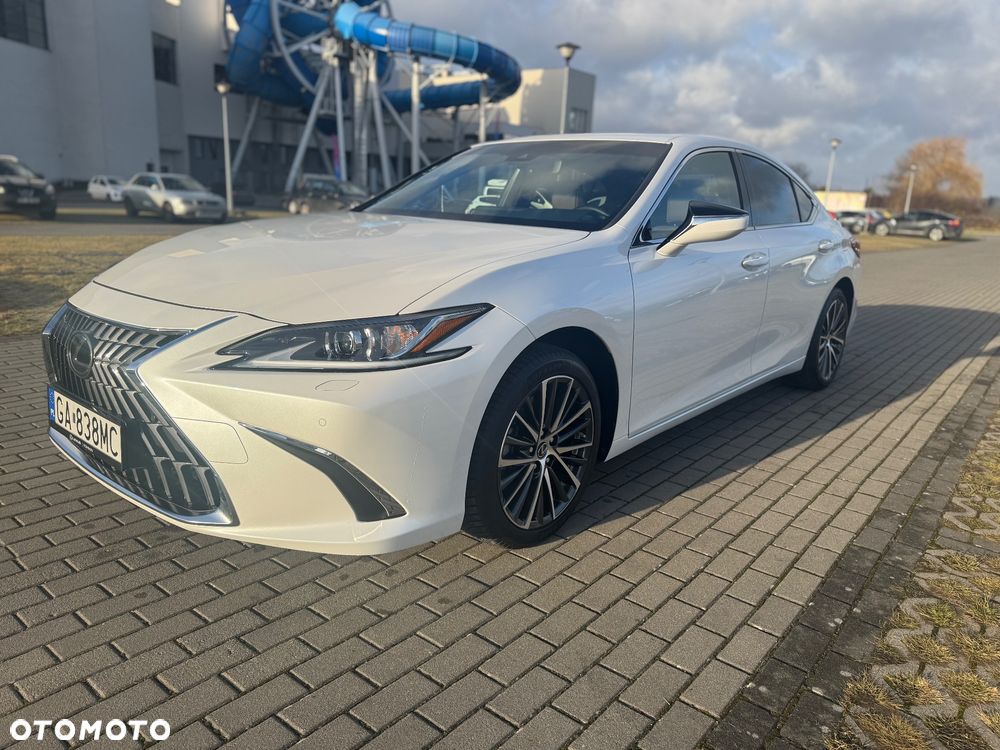 Lexus ES 300h Business Edition - 24