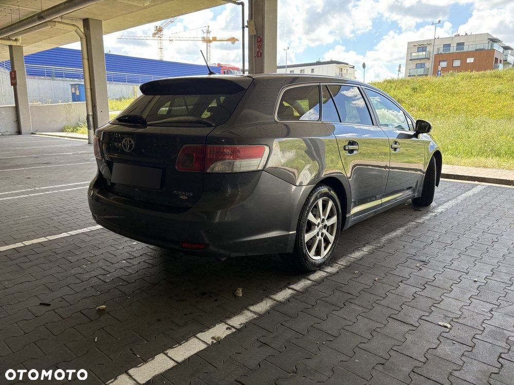 Toyota Avensis - 10
