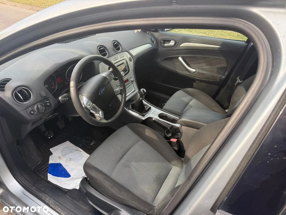 Ford Mondeo 1.6 Ghia - 6