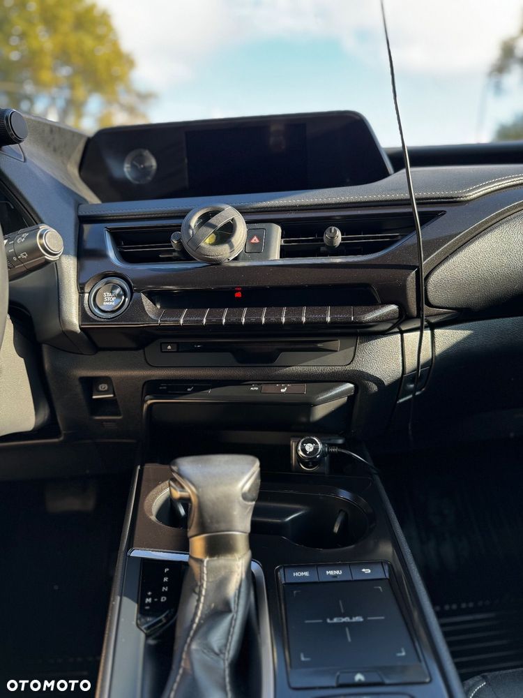 Lexus UX 200 GPF Business 2WD - 17