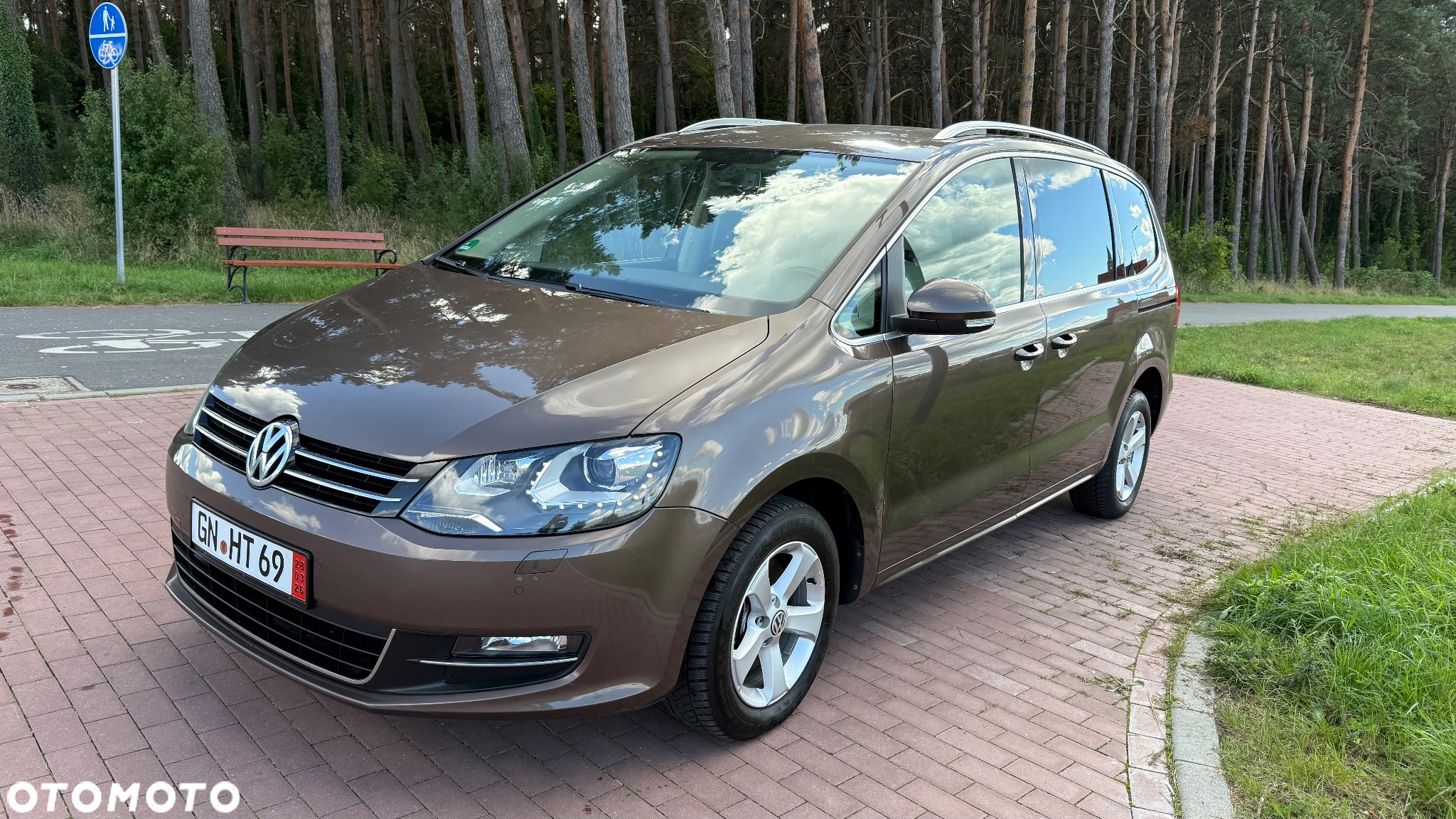 Volkswagen Sharan 2.0 TDI Comfortline DSG - 2