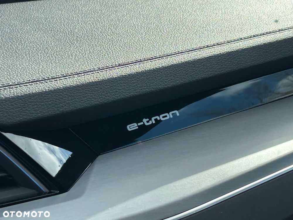 Audi e-tron - 36