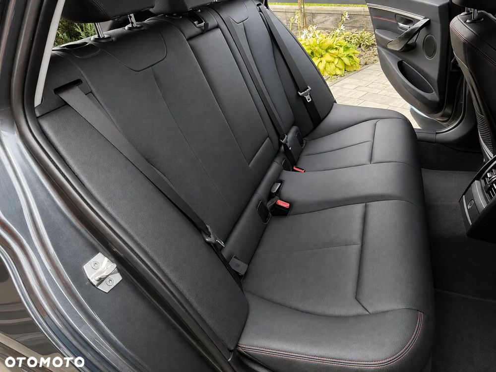BMW Seria 3 318d Sport Line - 19
