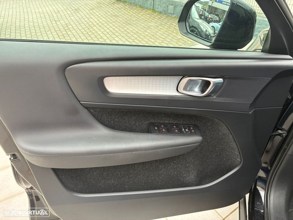 Volvo XC 40 1.5 T3 Momentum Tech Edition - 11