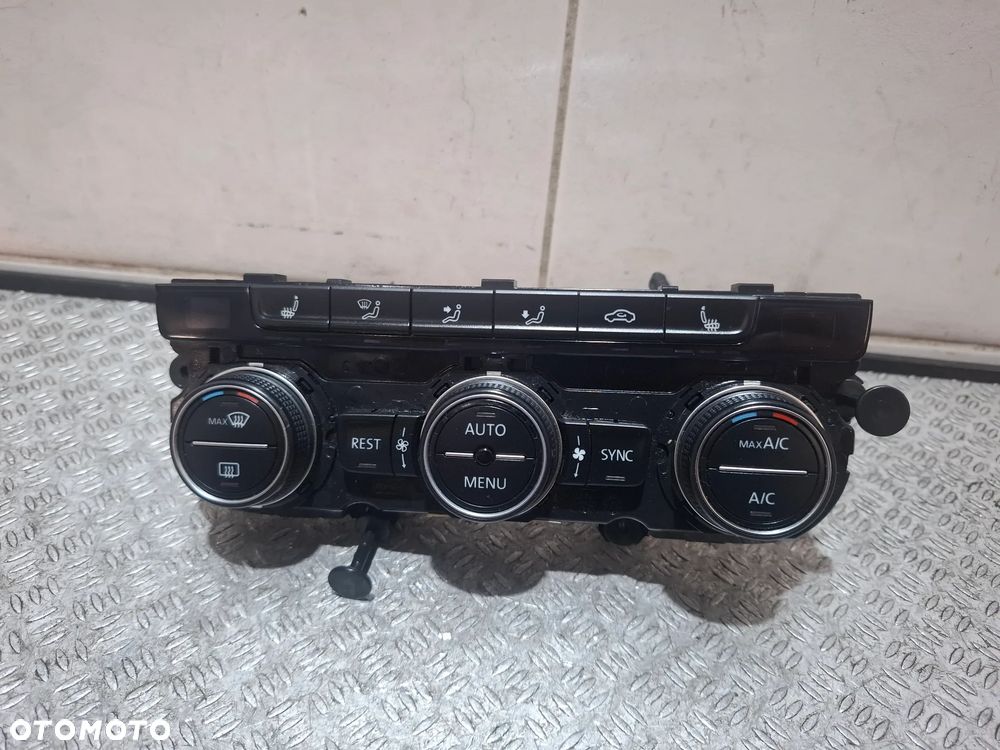 Panel sterowania klimatyzacji nawiewu Volkswagen Passat B8 2019 rok nr 5G0907044DP - 1