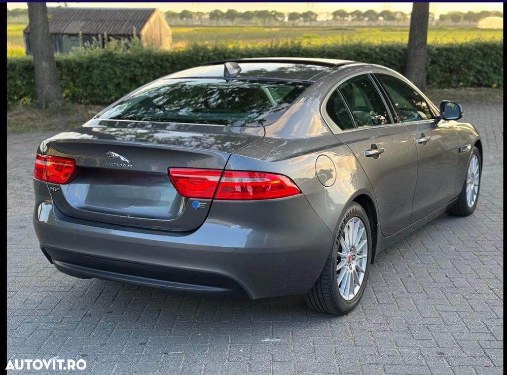 Jaguar XE 2.0 AWD Prestige - 13