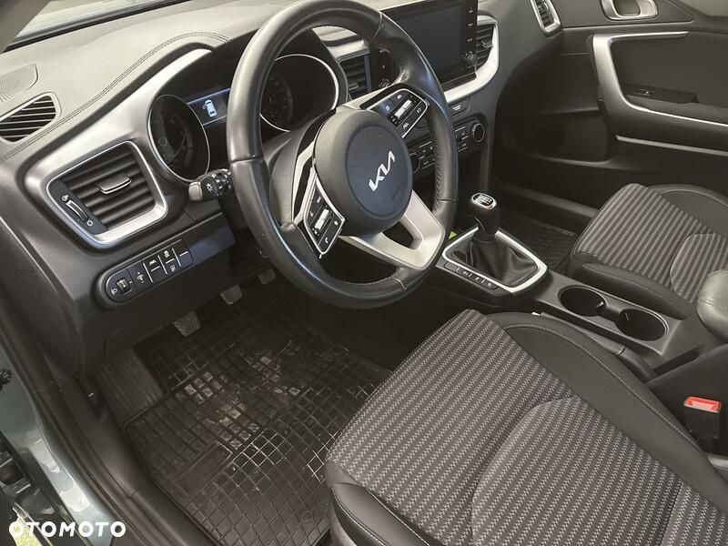 Kia Ceed 1.5 T-GDI M - 11