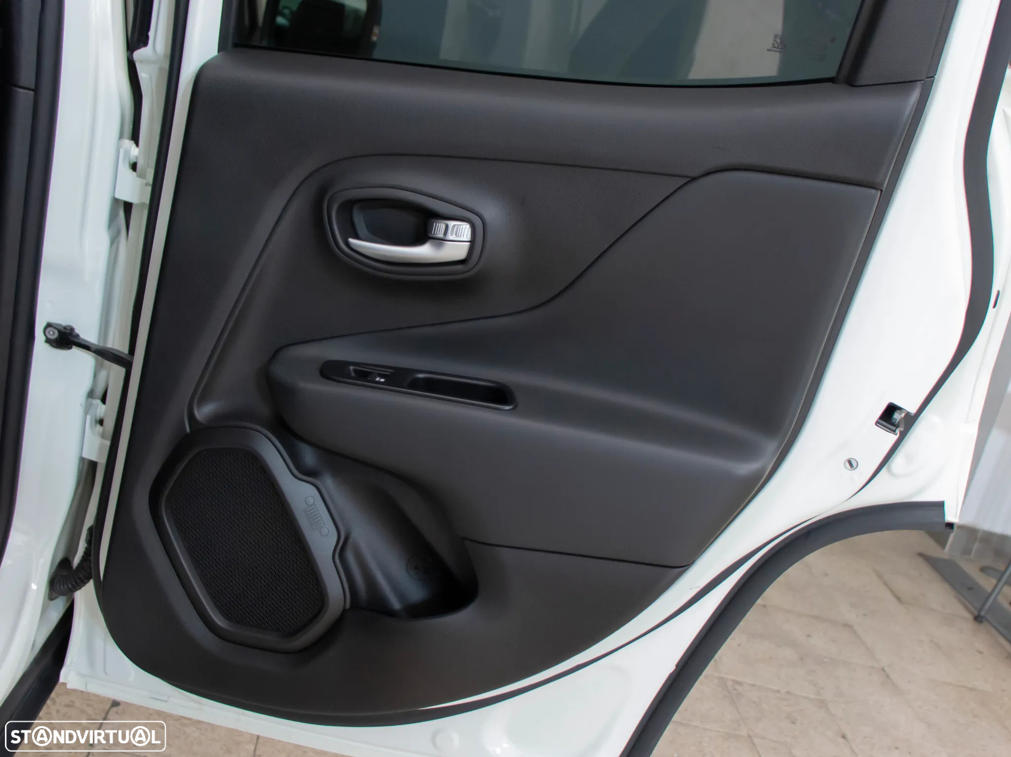 Jeep Renegade 1.0 T Limited - 10