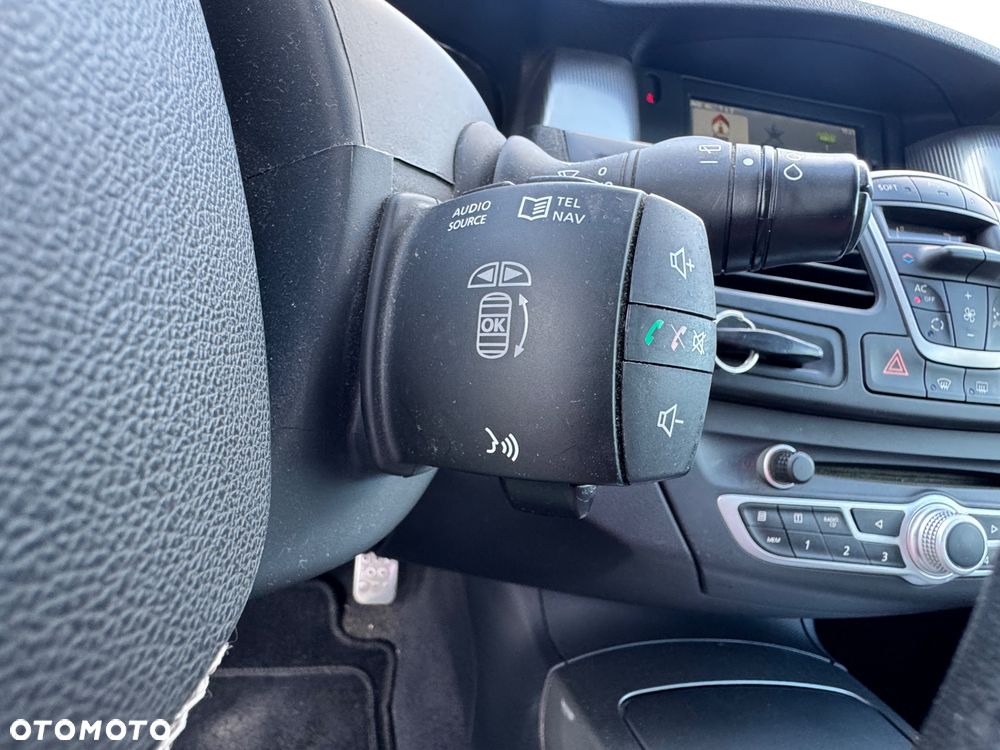 Renault Laguna 2.0 dCi FAP Initiale - 27