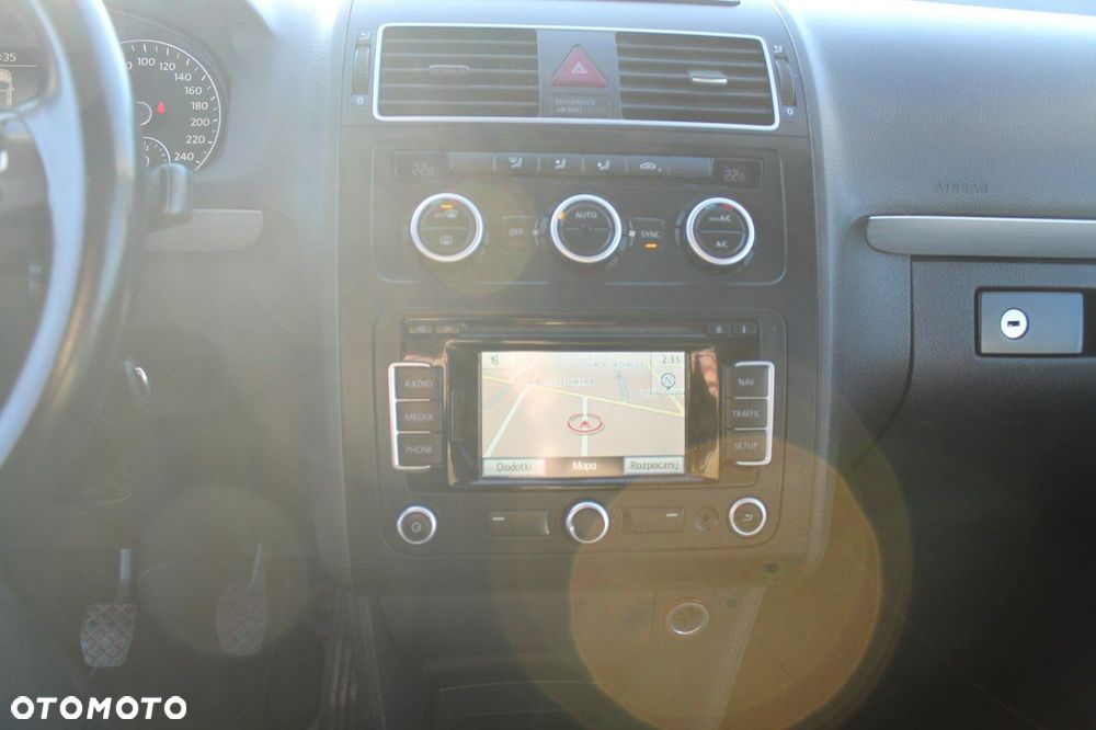 Volkswagen Touran - 16