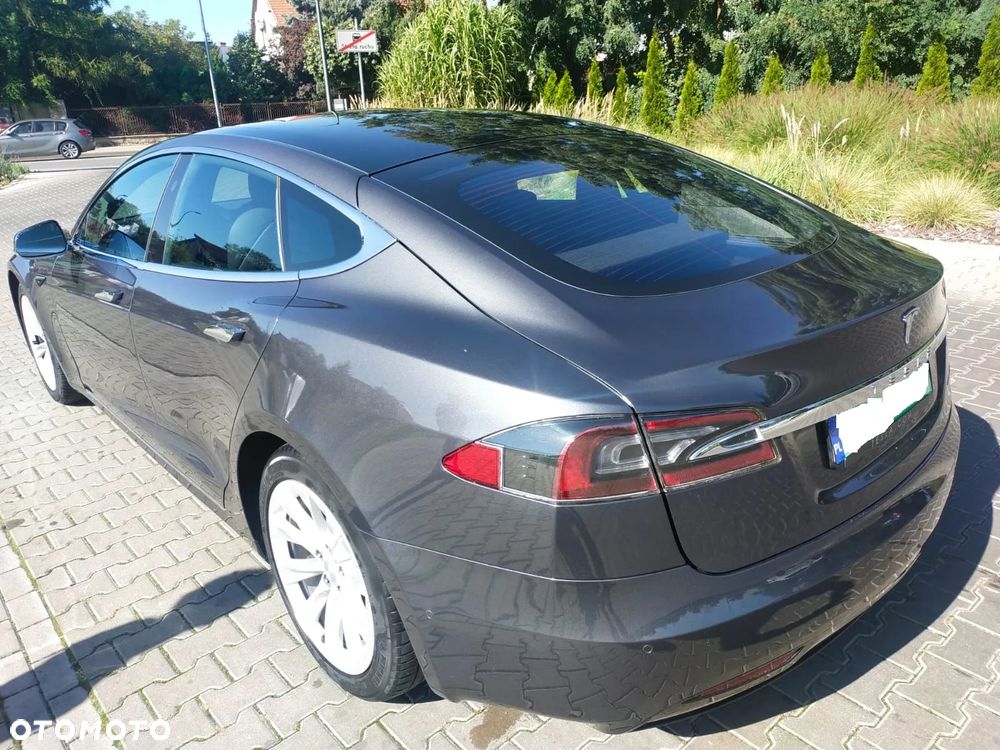 Tesla Model S - 3