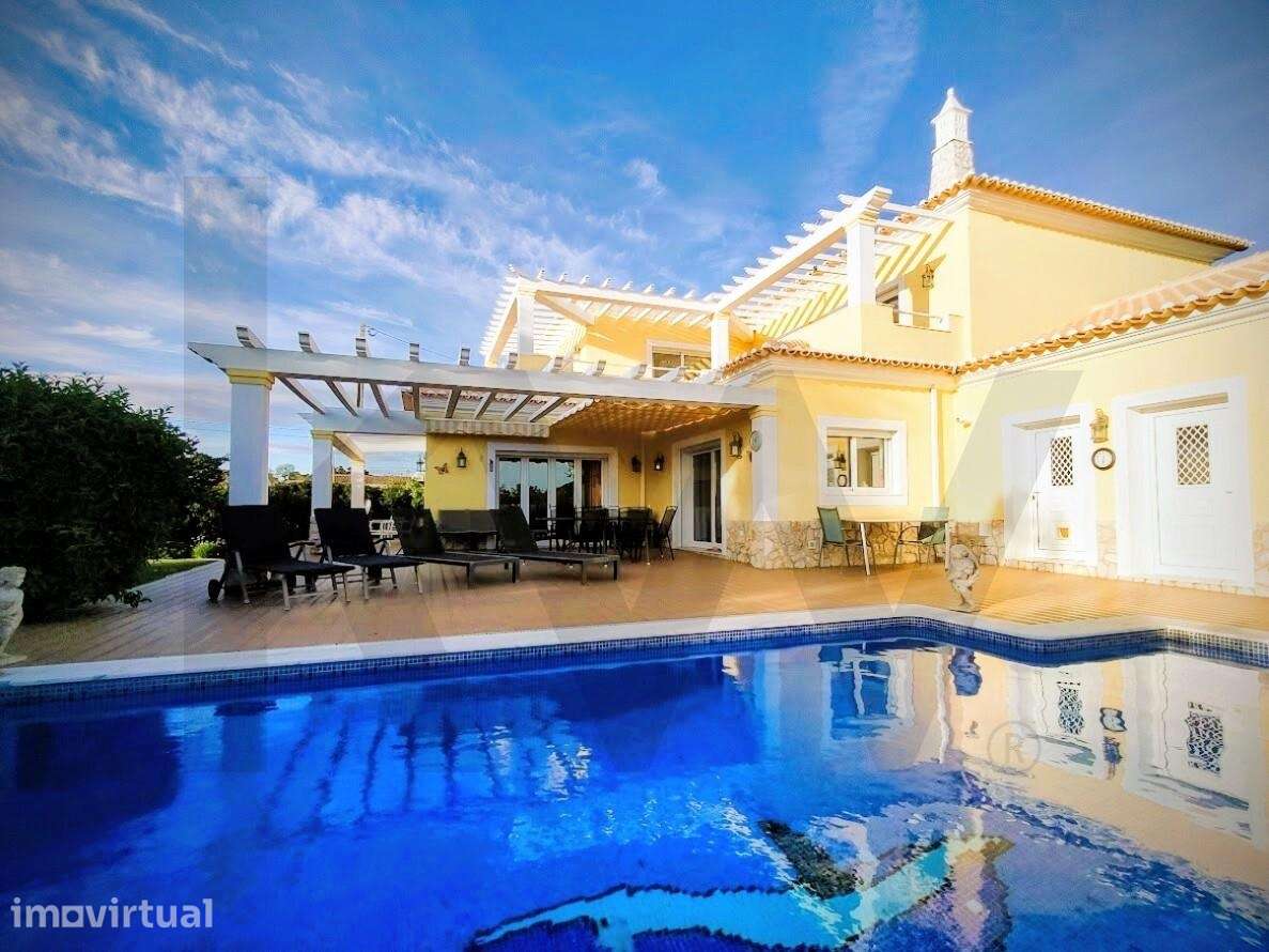 T4 de Prestígio em Cacela: Villa de Luxo com Piscina e Proximidade - Grande imagem: 3/50