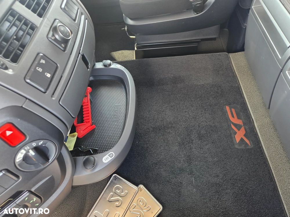 DAF XF 530 6x4, 2021, 370.795km, FULL OPTION, cutie AUTOMATA+RETARDER, Aer cond STATIONARE, FRIGIDER, proiectoare, girofar, kit basculare, 2 x 600l, Masa totala 78t, rulat doar in GERMANIA, STARE FOARTE BUNA, posibil leasing 4 ani-PROMOTIE 52.900 EUR+Tva - 37