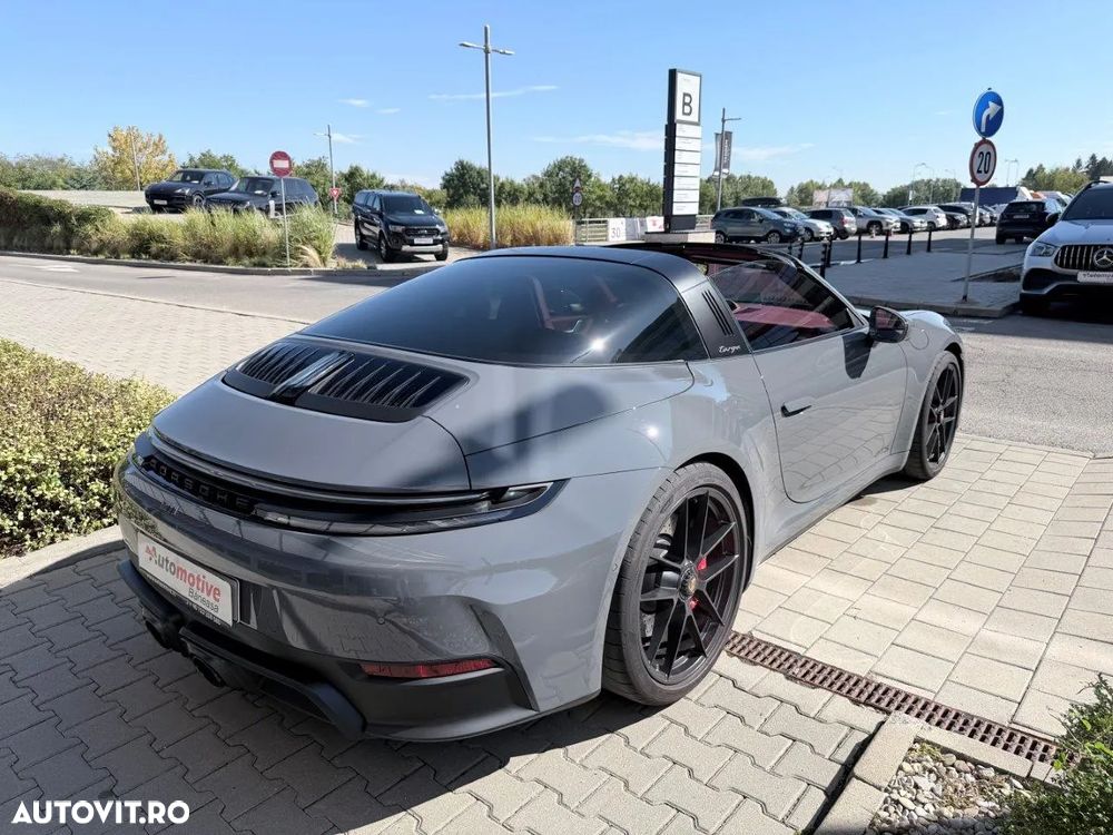 Porsche 911 Targa 4 GTS PDK - 12