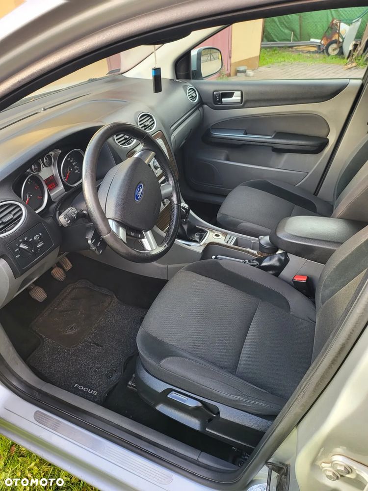 Ford Focus 1.8 TDCi Ghia - 8
