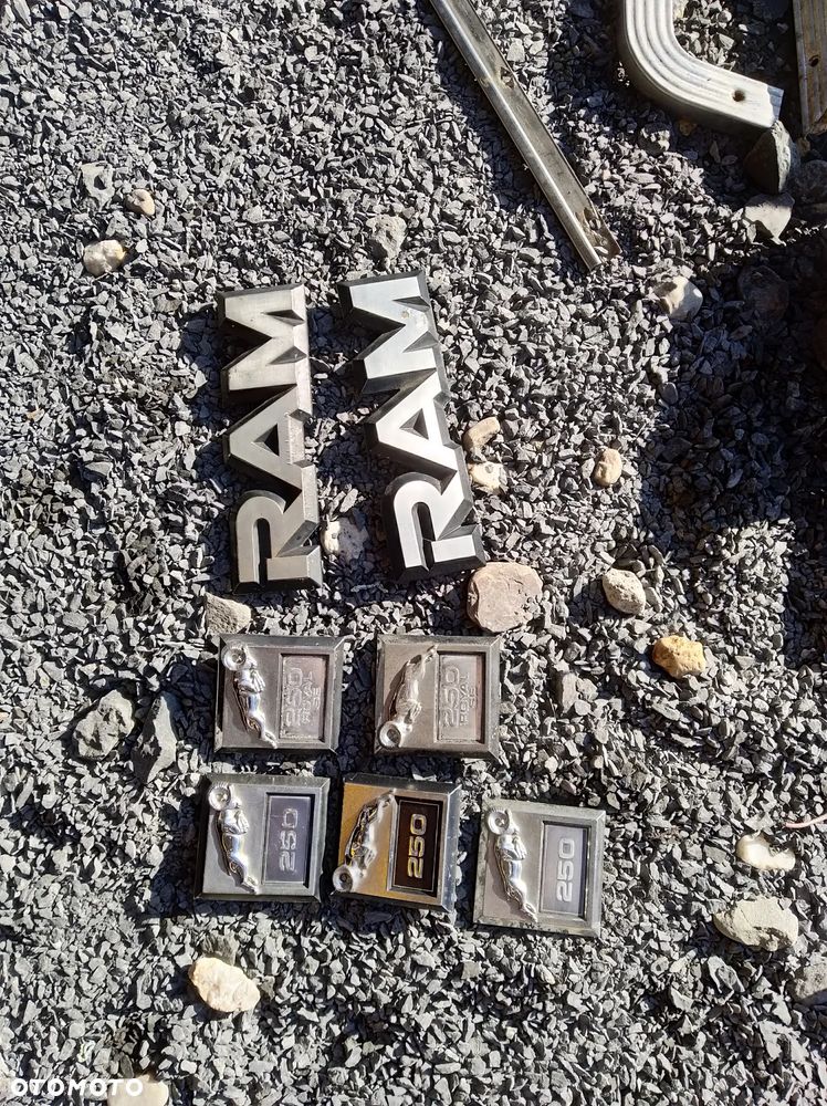 DODGE RAM VAN B150 B250 B350 71-93 emblemat emblem ornament NAPIS znaczek logo na drzwi maske klape ramcharger 3.7 5.2 5.9 v6 v8 B100 B200 B300 B1500 B2500 B3500 1500 2500 3500 - 6