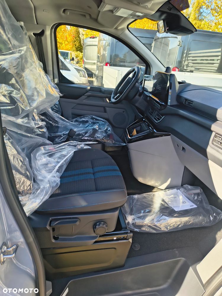 Ford Tourneo Custom - 22